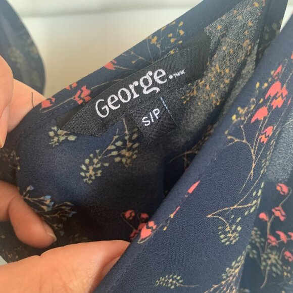 Navy blue Spaghetti strap blouse size s but flowy - Picture 3 of 3